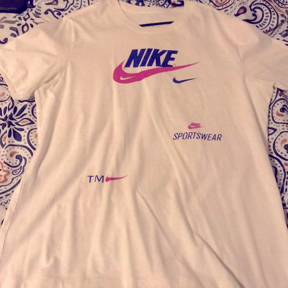 USED Nike T-Shirt (LARGE)